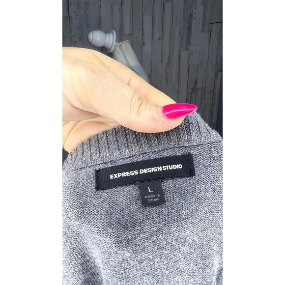 Express Design Studio Women's Size Large Gray Argyle V-Neck Sweater - Picture 5 of 5